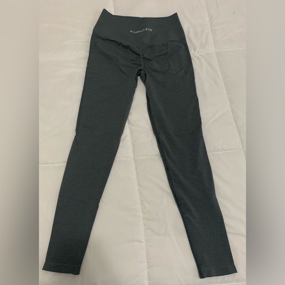 NEW Alphalete Amplify Leggings Size Medium in the colour Smoke - Picture 3 of 6
